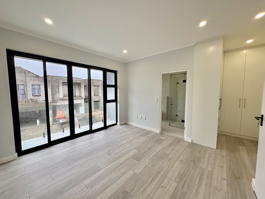 To Let 4 Bedroom Property for Rent in Sandown Western Cape